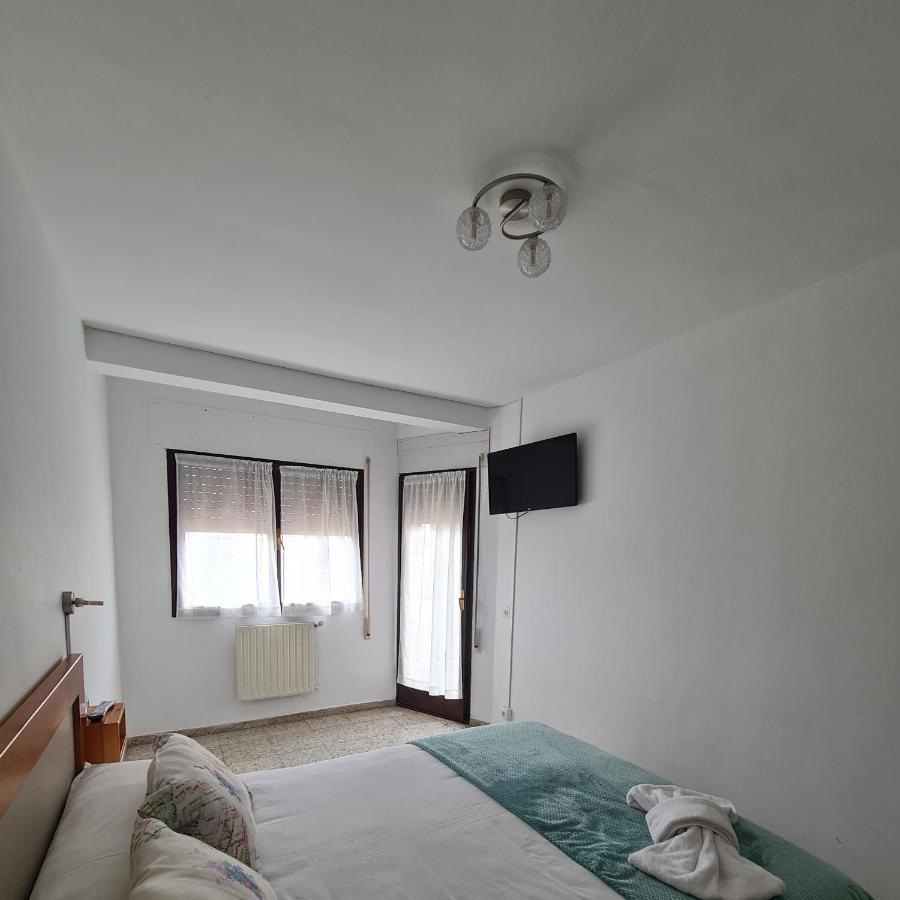 Apartamentos O Cargadeiro Рибадео Екстериор снимка